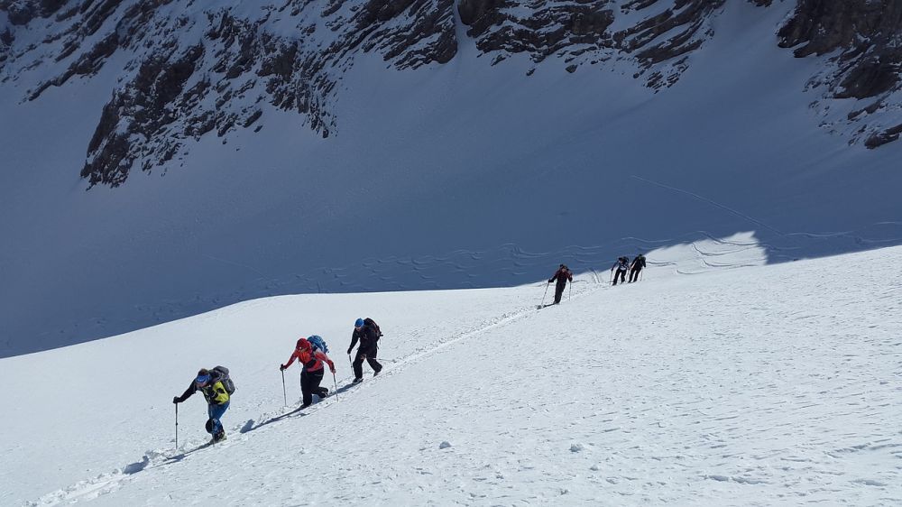 Skidor alpint - Utforska en värld av snö och hastighet