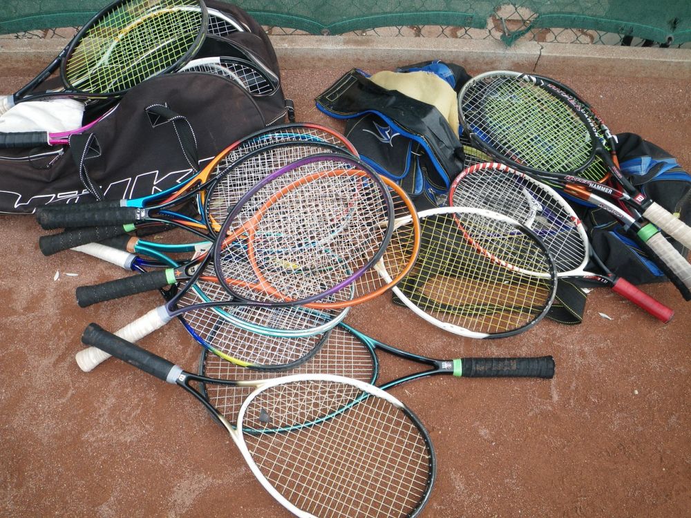 Tennislektioner: En grundlig översikt för alla tennissugna